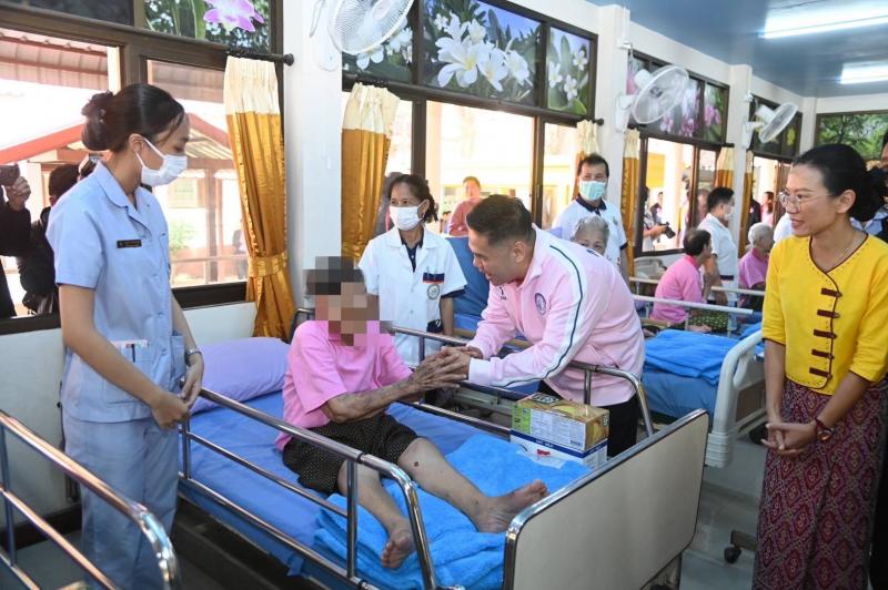 วราวุธ รมว.พม. เยี่�