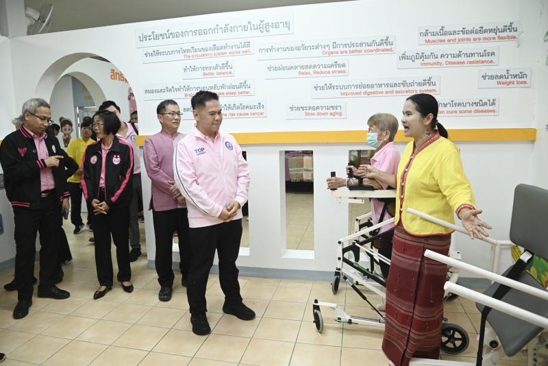 วราวุธ รมว.พม. เยี่�