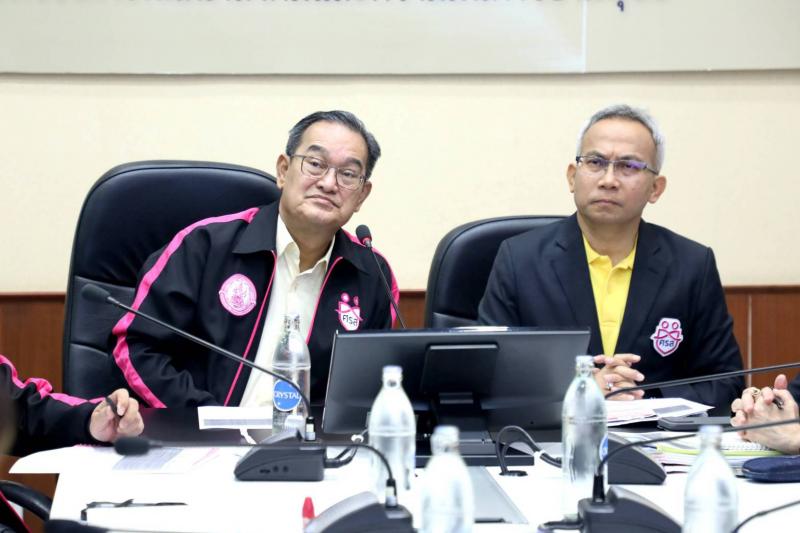 วราวุธ มอบ นิกร-ปล�