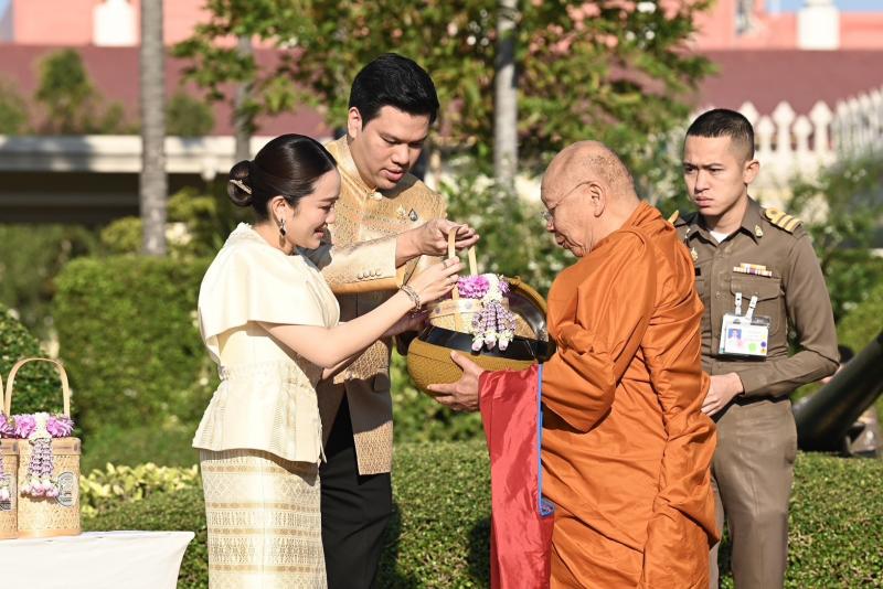 วราวุธ ร่วม นายกฯ - 