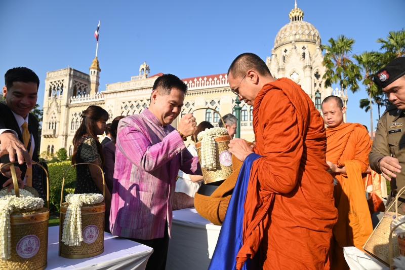 วราวุธ ร่วม นายกฯ - 