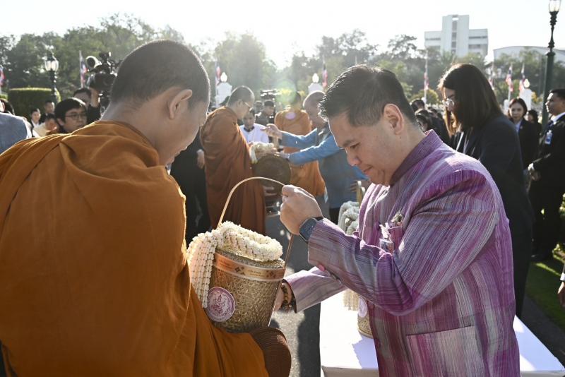 วราวุธ ร่วม นายกฯ - 