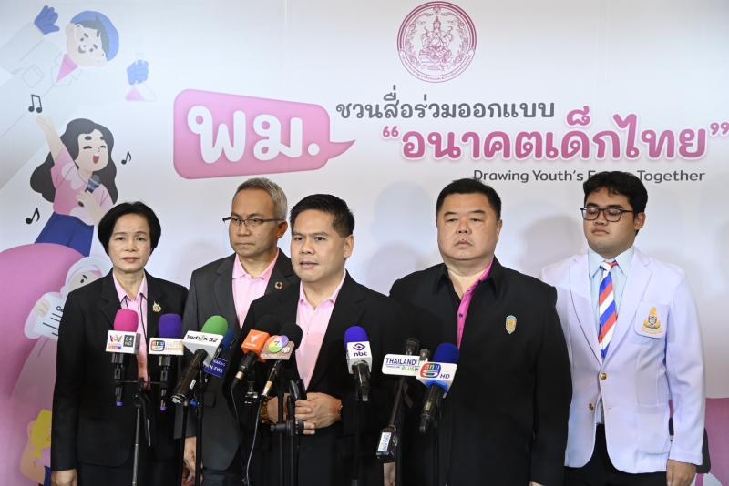 วราวุธ วอนสื่อโซเ�