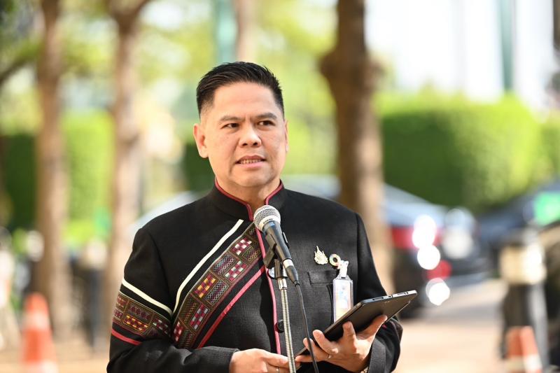 วราวุธ ชวนเที่ยวง�