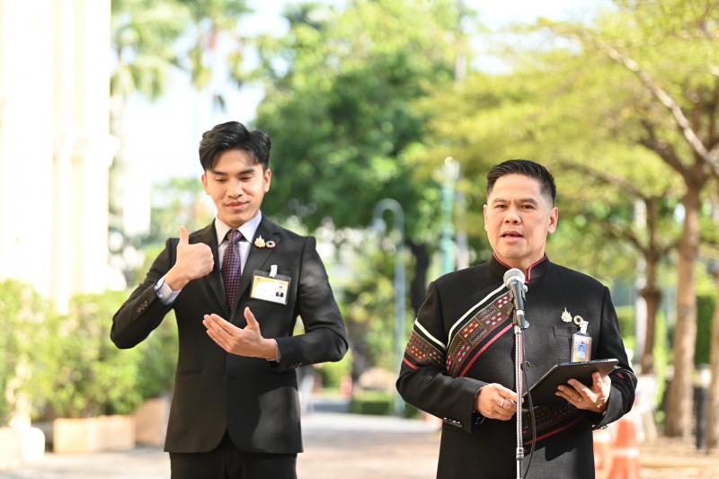 วราวุธ ชวนเที่ยวง�