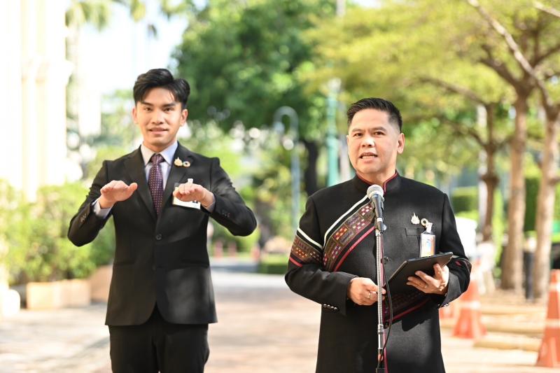 วราวุธ ชวนเที่ยวง�