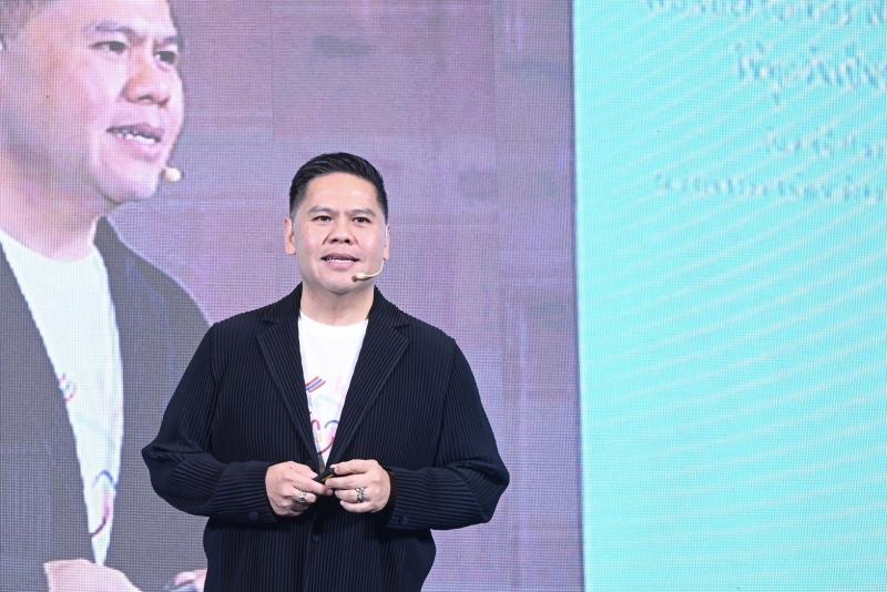 วราวุธ เปิดงานวัน�