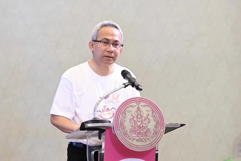 วราวุธ เปิดงานวัน�