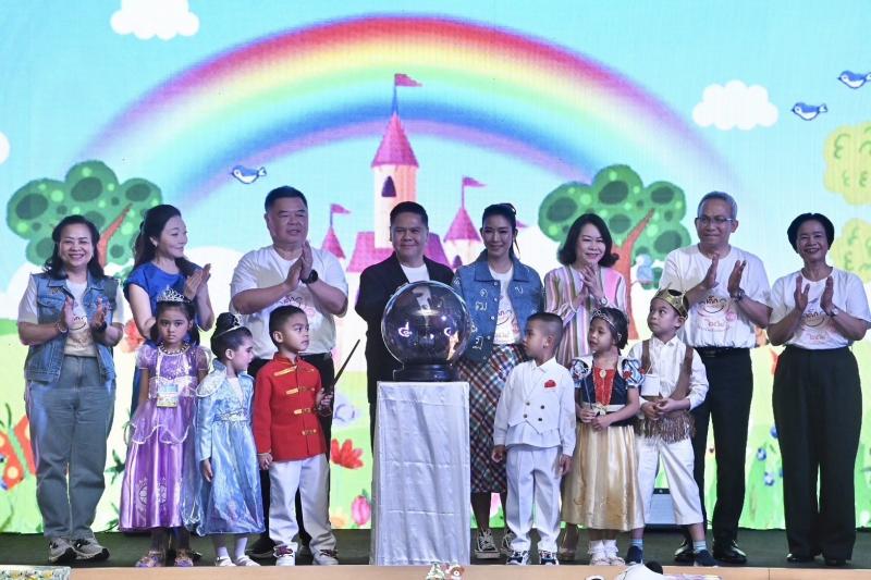วราวุธ เปิดงานวัน�