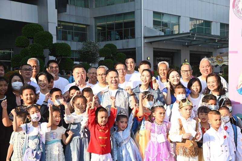 วราวุธ เปิดงานวัน�