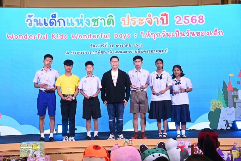 วราวุธ เปิดงานวัน�