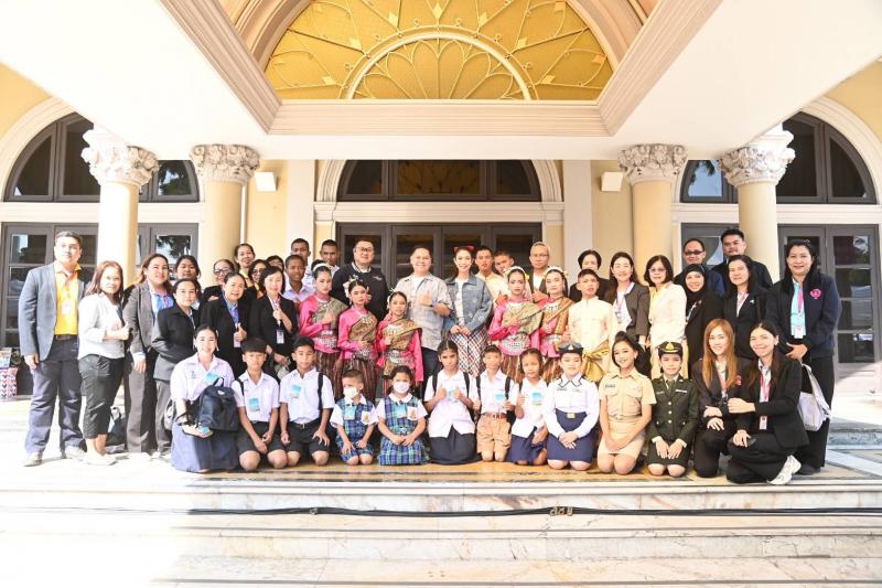 วราวุธ เปิดงานวัน�