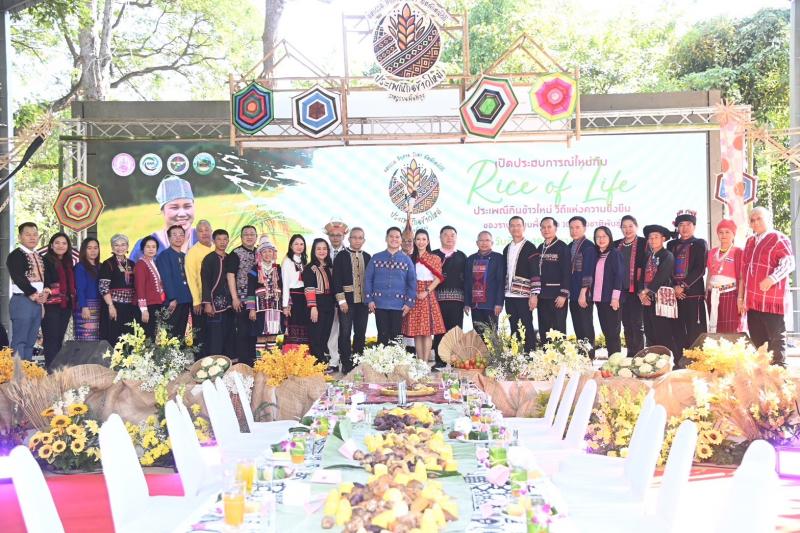 วราวุธ รมว.พม. หนุน�