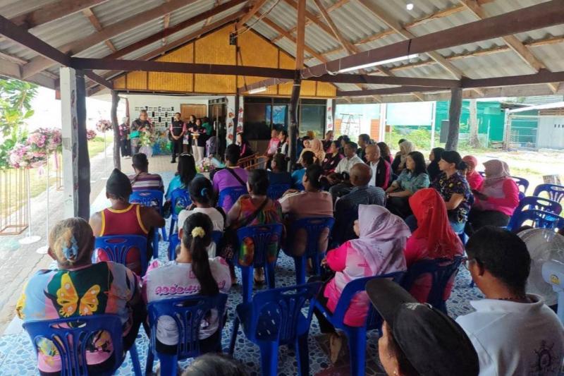 ปลัด พม. ลงพื้นที่ �