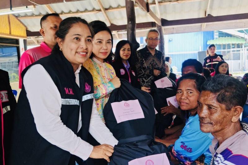 ปลัด พม. ลงพื้นที่ �