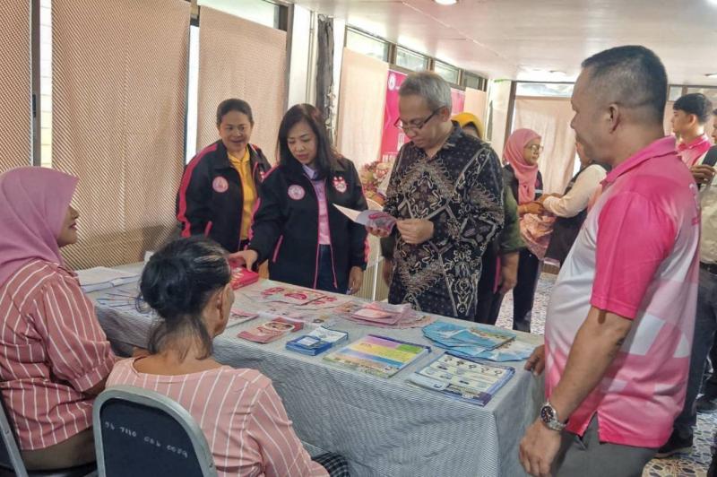 ปลัด พม. ลงพื้นที่ �