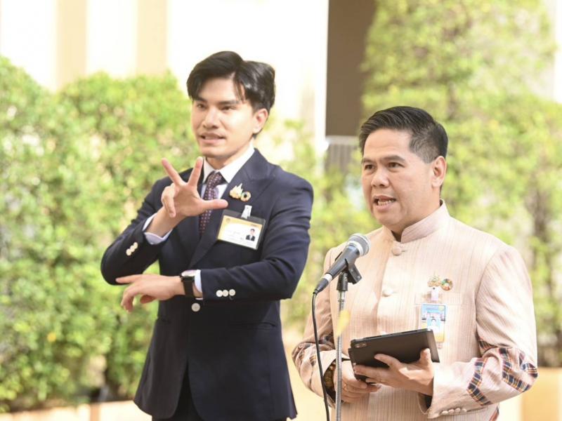 วราวุธ ยัน พ.ร.บ. สถ�