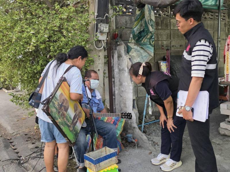 วราวุธ ส่งทีม พม. ร�