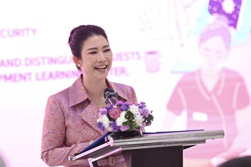 รมว.พม.-ภริยา นำคณะ�