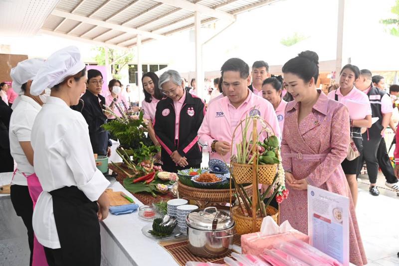 รมว.พม.-ภริยา นำคณะ�