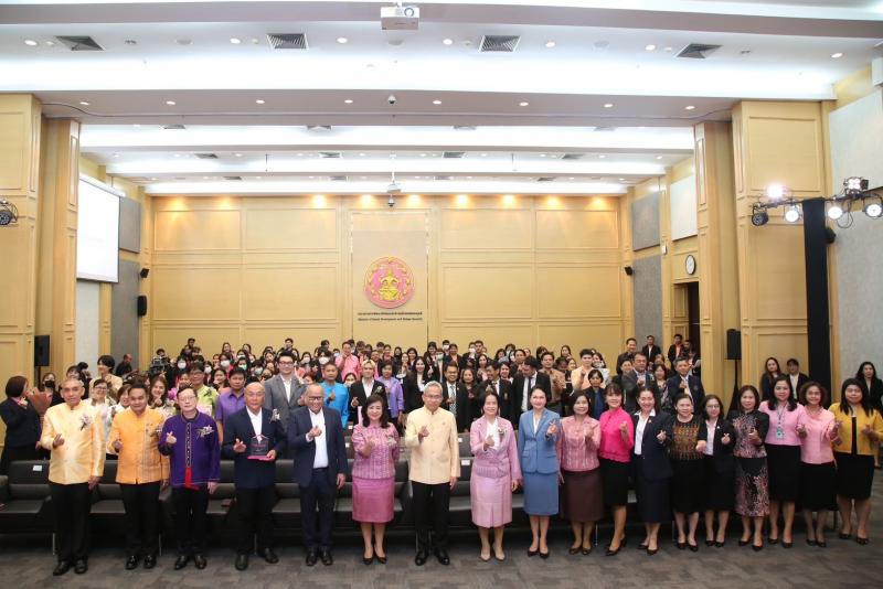 ปลัด พม. ประกาศยกย�