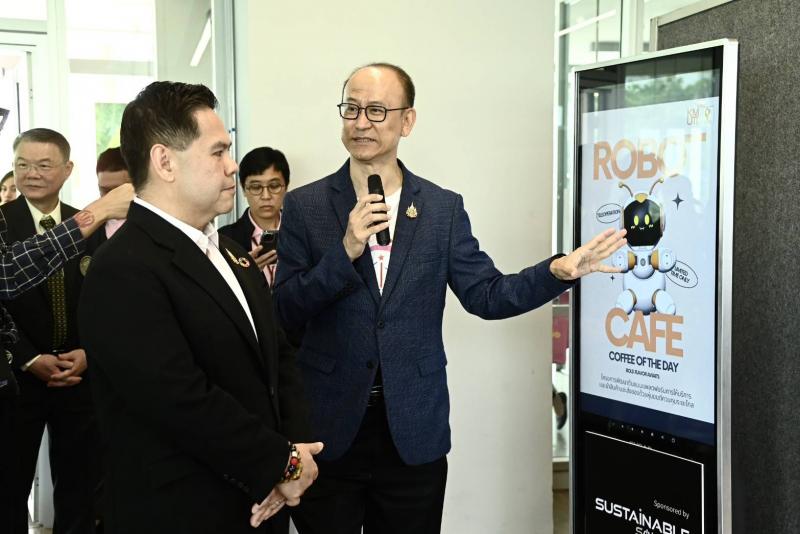 วราวุธ ยินดี พม. จั�