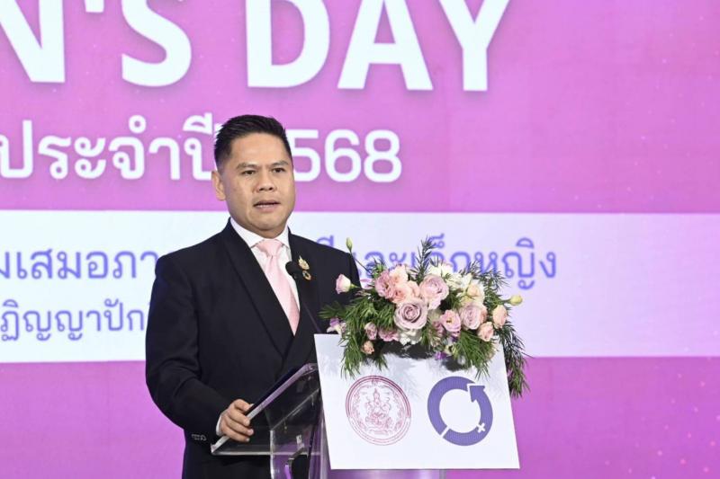 วราวุธ เปิดงานวัน�