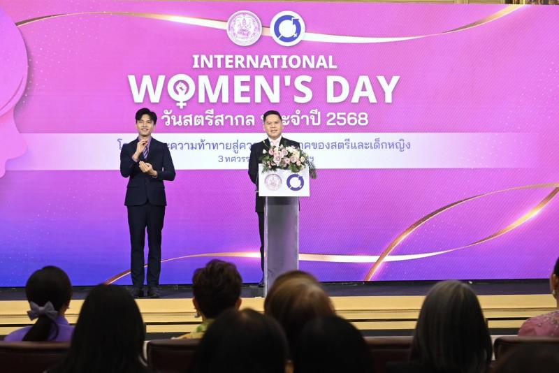 วราวุธ เปิดงานวัน�