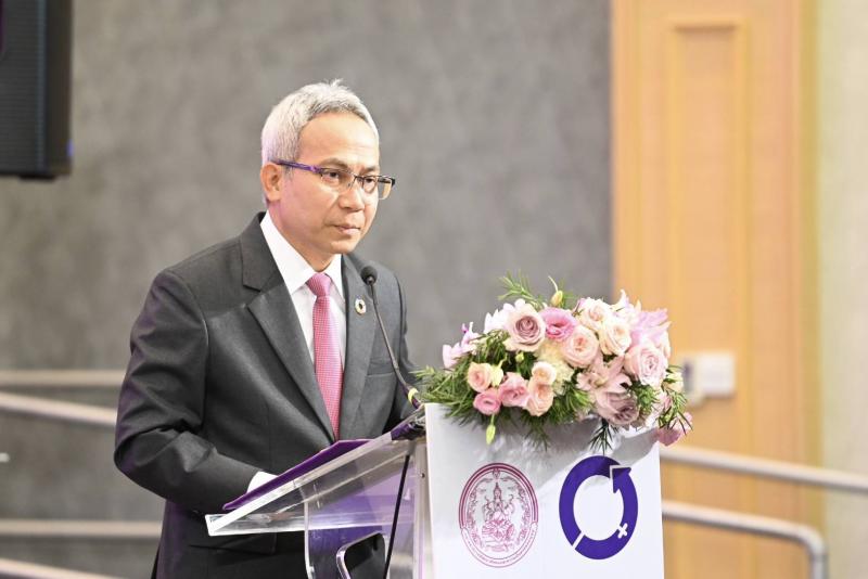 วราวุธ เปิดงานวัน�