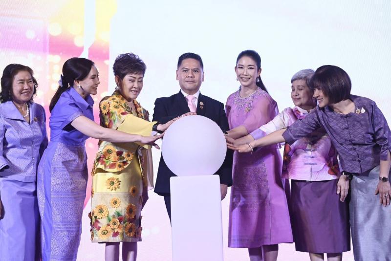 วราวุธ เปิดงานวัน�