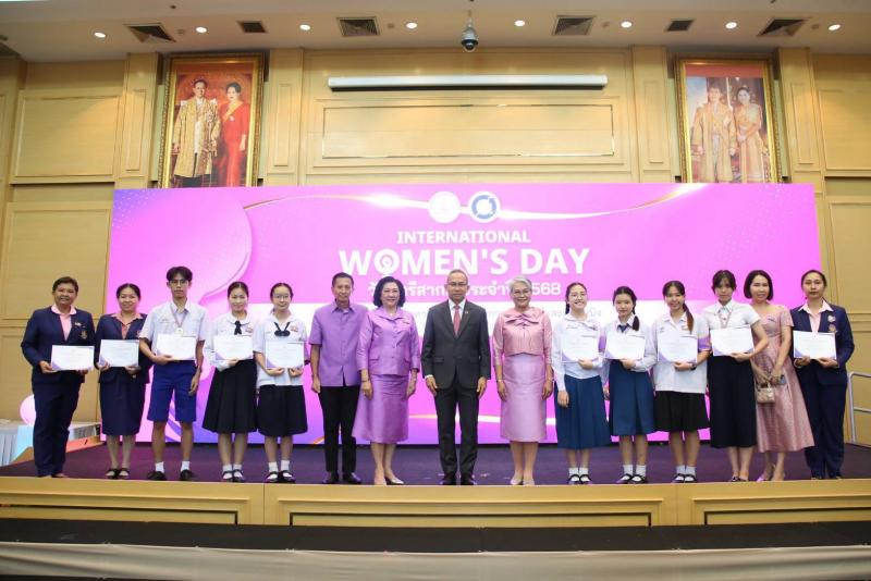 วราวุธ เปิดงานวัน�