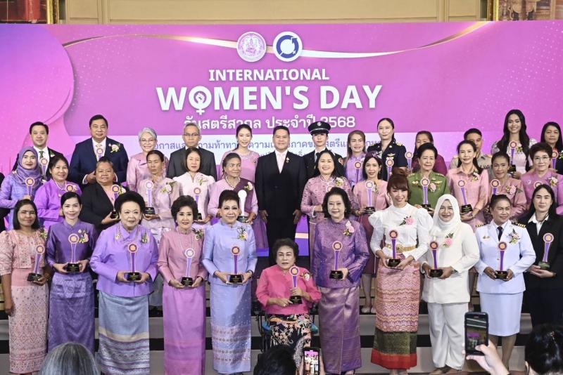 วราวุธ เปิดงานวัน�