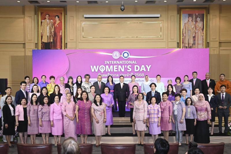 วราวุธ เปิดงานวัน�