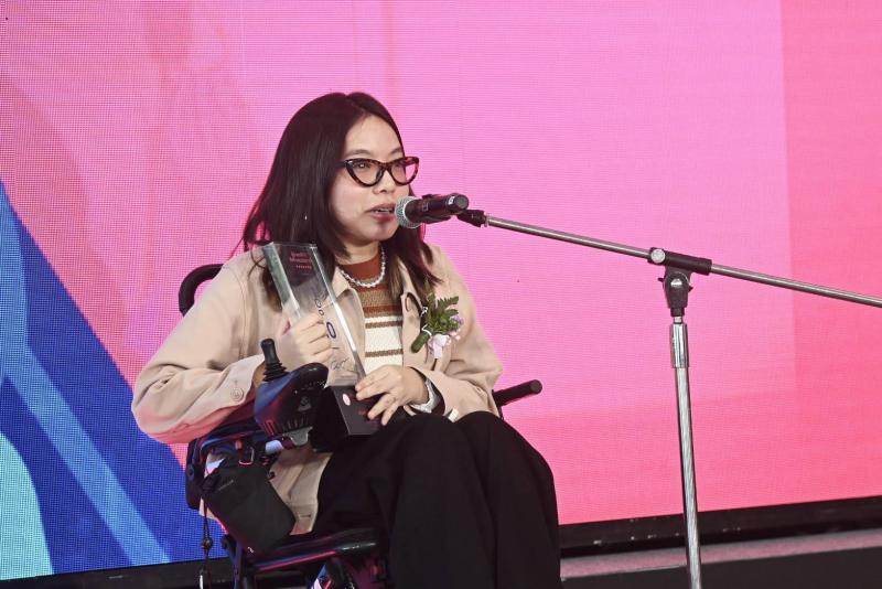 วราวุธ ยินดี 10 คนพิ