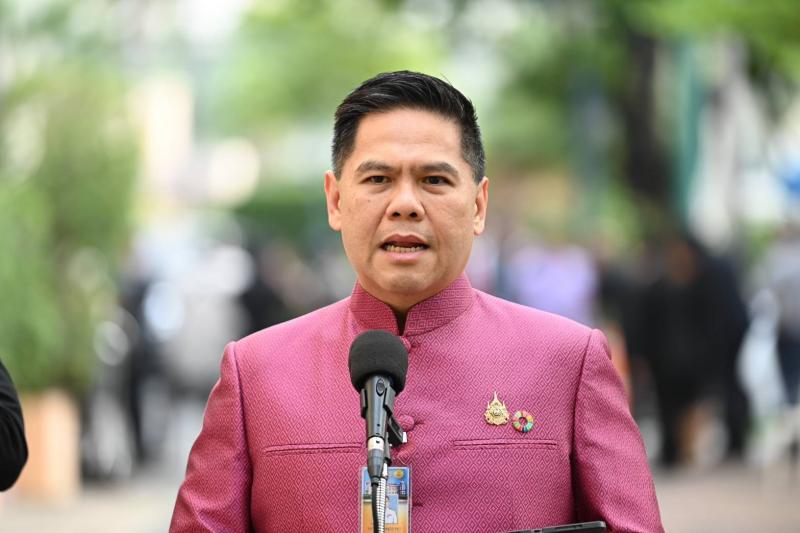 วราวุธ นำ พม. เยือน�