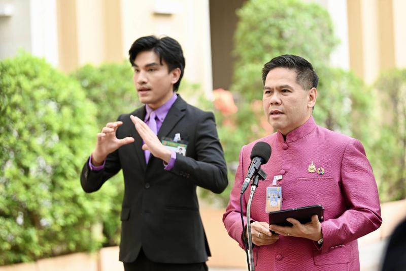 วราวุธ นำ พม. เยือน�