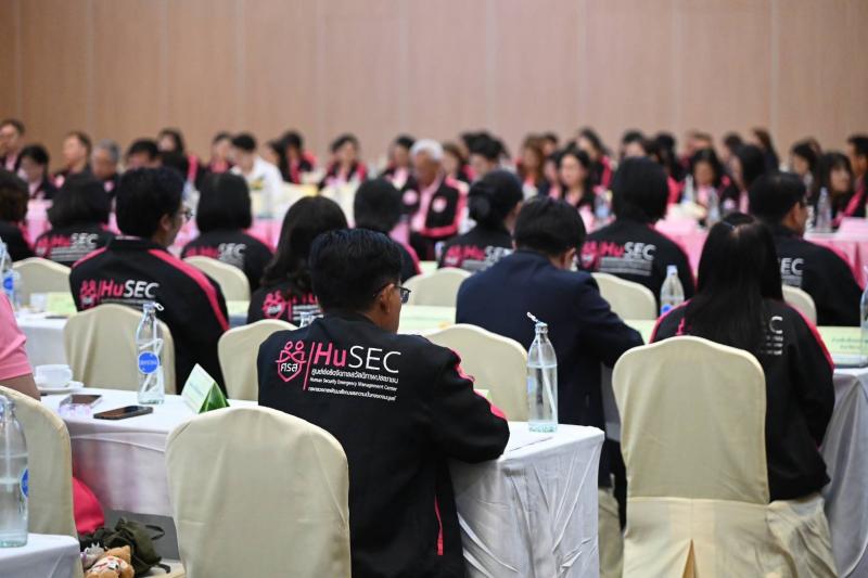 วราวุธ นำ พม. ประชุ�