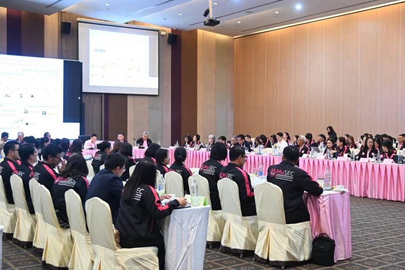 วราวุธ นำ พม. ประชุ�