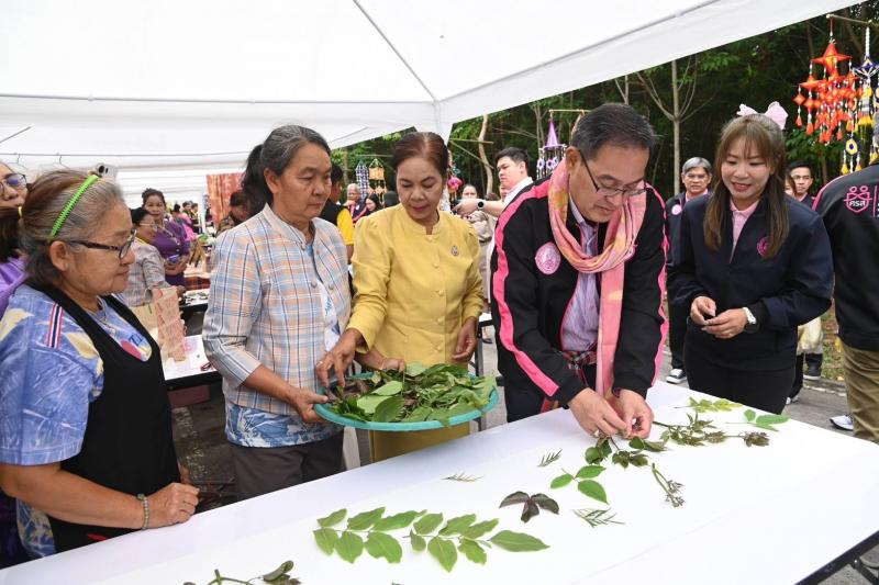 นิกร - ผู้ช่วย รมต.พ