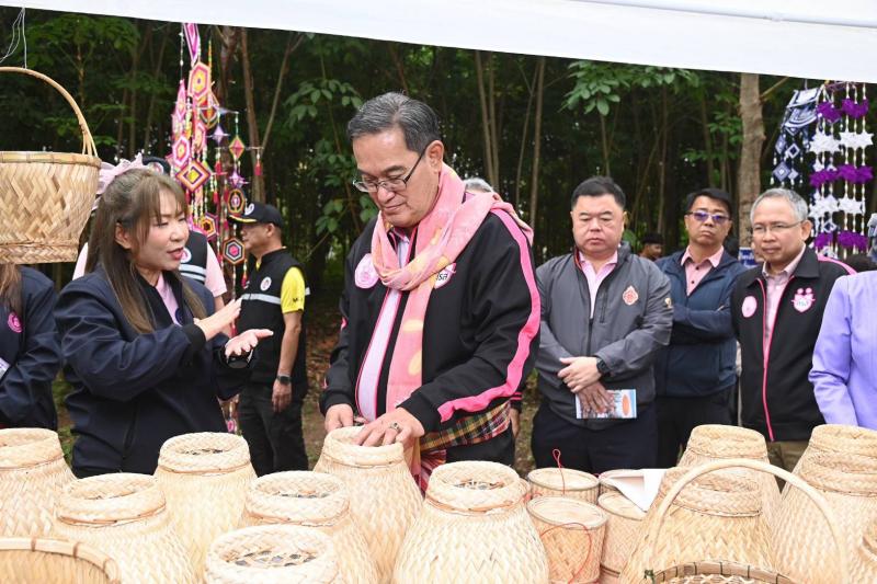นิกร - ผู้ช่วย รมต.พ