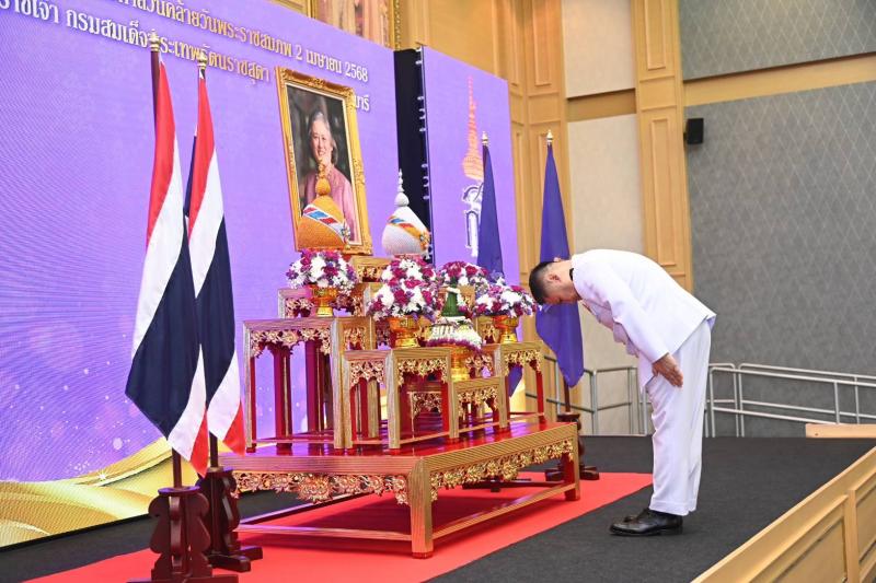 วราวุธ พร้อมคณะผู�