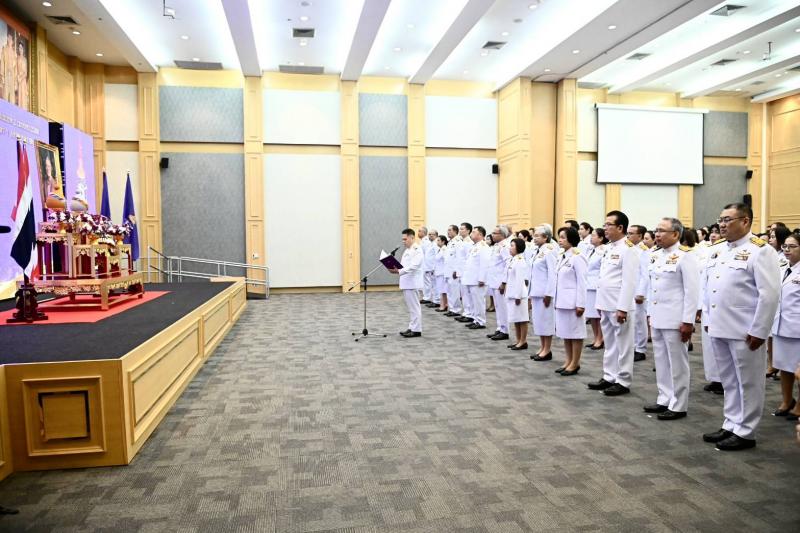 วราวุธ พร้อมคณะผู�