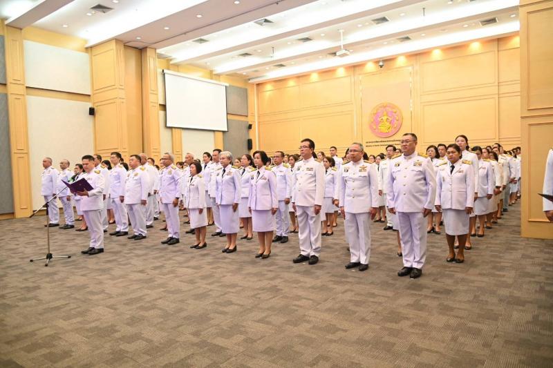 วราวุธ พร้อมคณะผู�