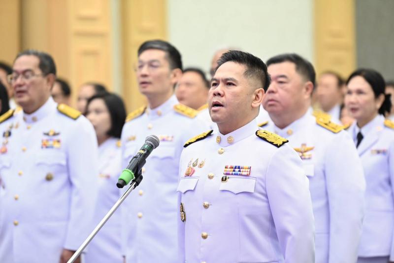 วราวุธ พร้อมคณะผู�