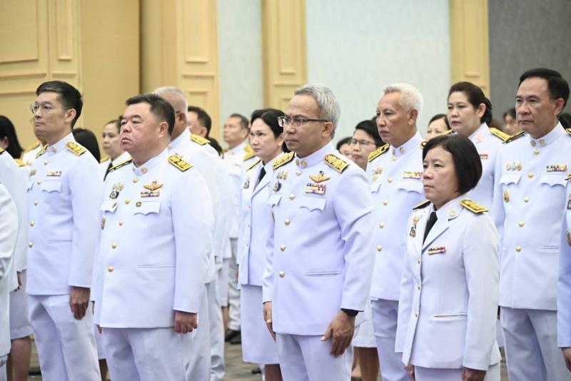 วราวุธ พร้อมคณะผู�