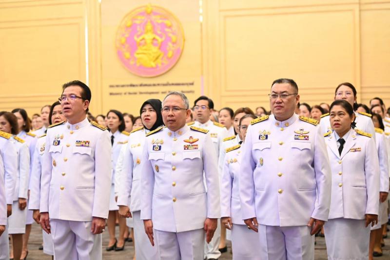 วราวุธ พร้อมคณะผู�