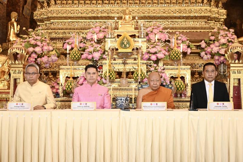 วราวุธ กราบ สมเด็จ