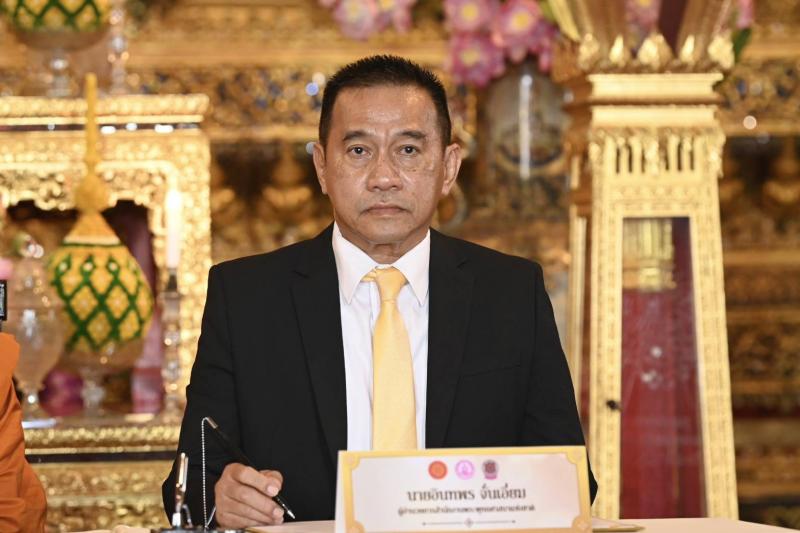วราวุธ กราบ สมเด็จ