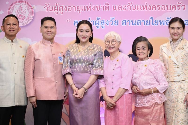 วราวุธ - พม. ติดเข็ม
