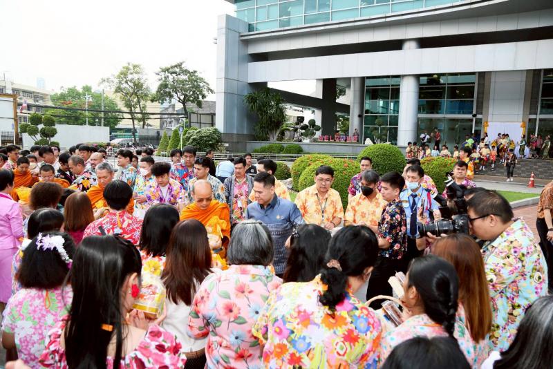 วราวุธ นำ ขรก. พม. ท�